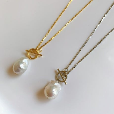 mantel pearl necklace