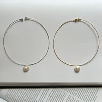 wire pearl necklace