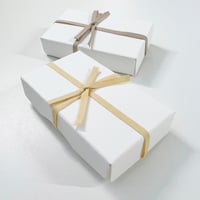 自分で組み立てる「小さなリネン風の紙箱」〜リボンを添えて〜（３箱分）