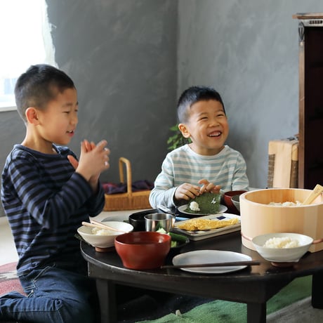 二つの寿司桶になるおひつ