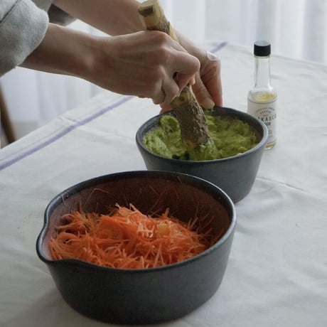 日常茶飯器　黒  櫛目のないすり鉢　Ｌ