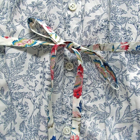 Porter des boutons 【LIBERTY PRINT シャツドレス】