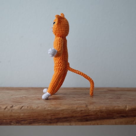 ラトヴィア おばあちゃんの猫 orange