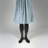 【KURI BOTELLA】floral long socks /  ホワイト、ブラック