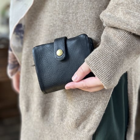 CINQ 二つ折り財布（カラー：ブラック）