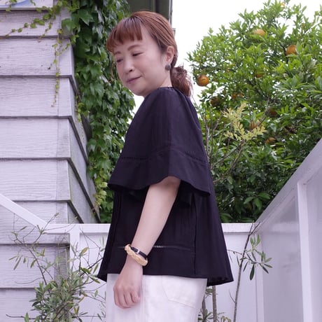 Porter des boutons ピンタックブラウス（カラー：ブラック）