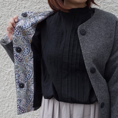 Porter des boutons リバティショートコート