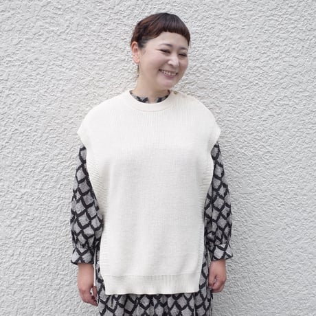 Porter des boutons ニットベスト