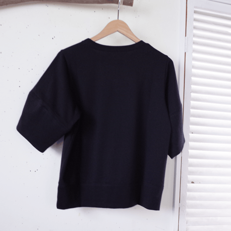 Porter des boutons 立体スリーブプルオーバー（カラー：ブラック）