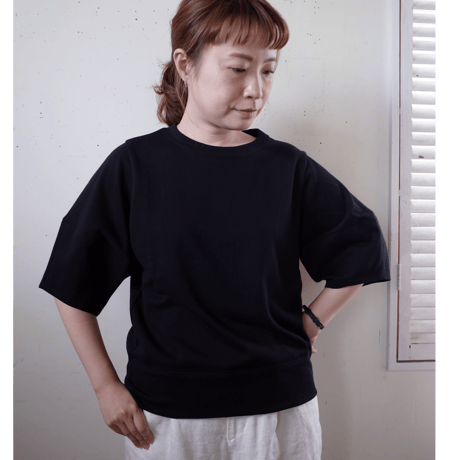 Porter des boutons 立体スリーブプルオーバー（カラー：ブラック）