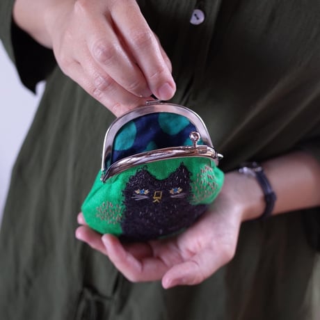 hiki  黒猫gamakuchi（カラー：グリーン）