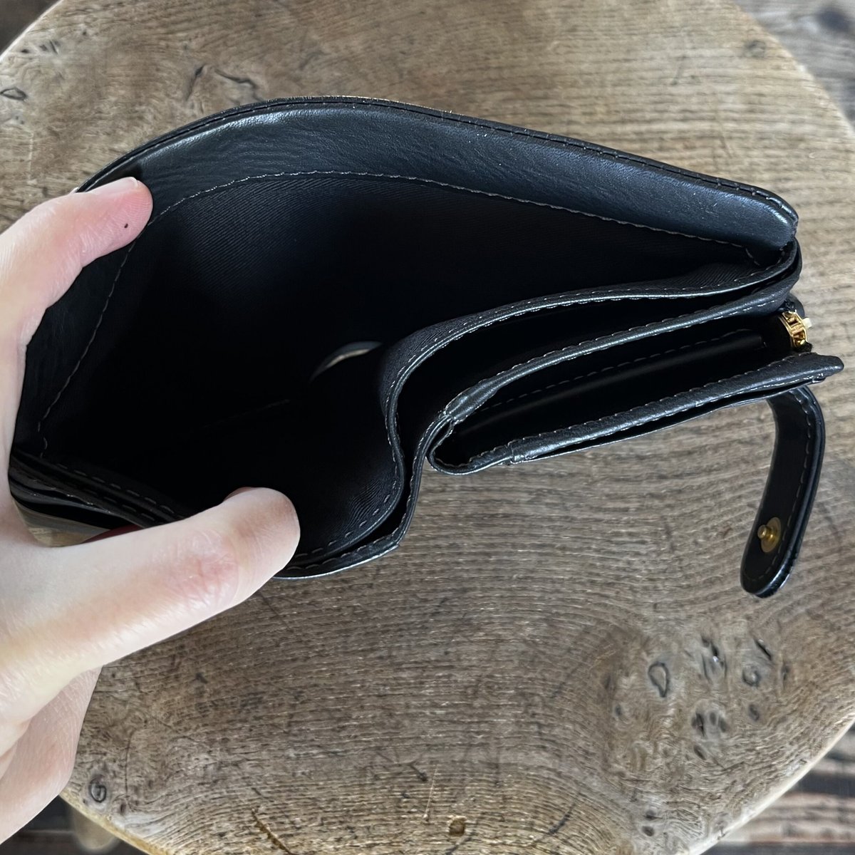 CINQ 2つ折り財布 ブラック CINQ/2つ折り財布（ブラック） - BOWKNOT