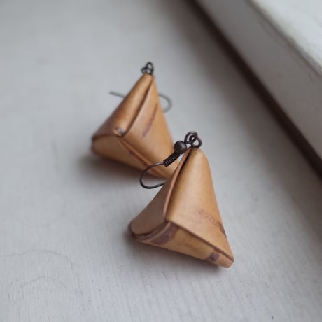 ラトヴィア 白樺 △ピアス