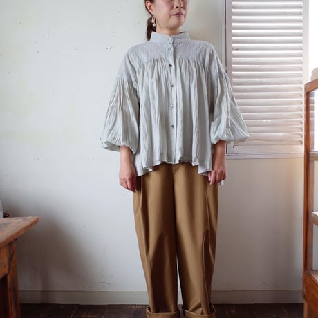 Sa-Rah スタンドネックギャザーブラウス 刺繍コットン