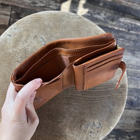 CINQ 二つ折り財布（カラー：キャメル）