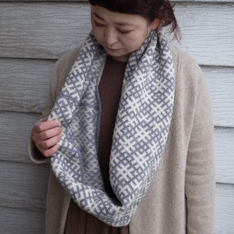 ラトヴィア woolスヌード（グレー系）