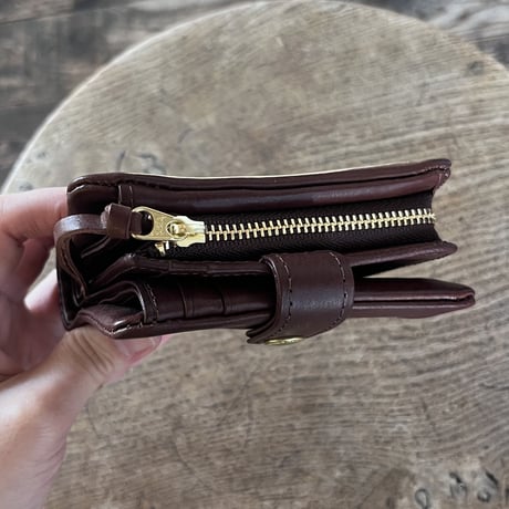 CINQ 二つ折り財布（カラー：ダークブラウン）
