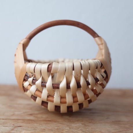 ラトヴィア バスケット mini
