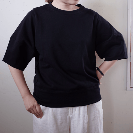 Porter des boutons 立体スリーブプルオーバー（カラー：ブラック）