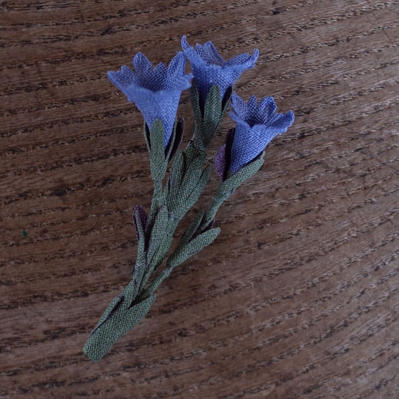 村上伊万里 ブローチ ハルリンドウ | moln