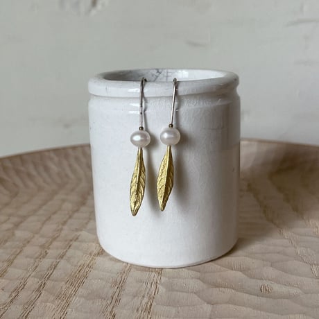 PLANTS ピアス（淡水パール）両耳