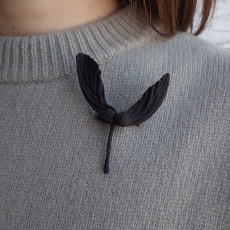村上伊万里 ブローチ カエデ翼葉