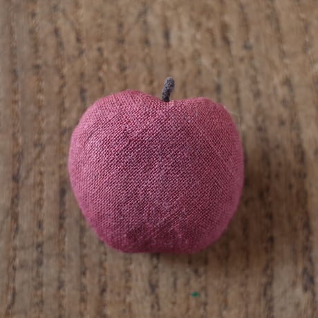村上伊万里 ブローチ りんご（紅玉）