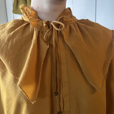 Porter des boutons ワイドカラーブラウス（マンダリン）