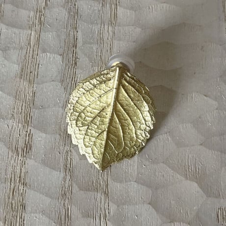 PLANTS イヤリング （アジサイ葉）片耳・大