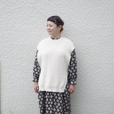 Porter des boutons ニットベスト