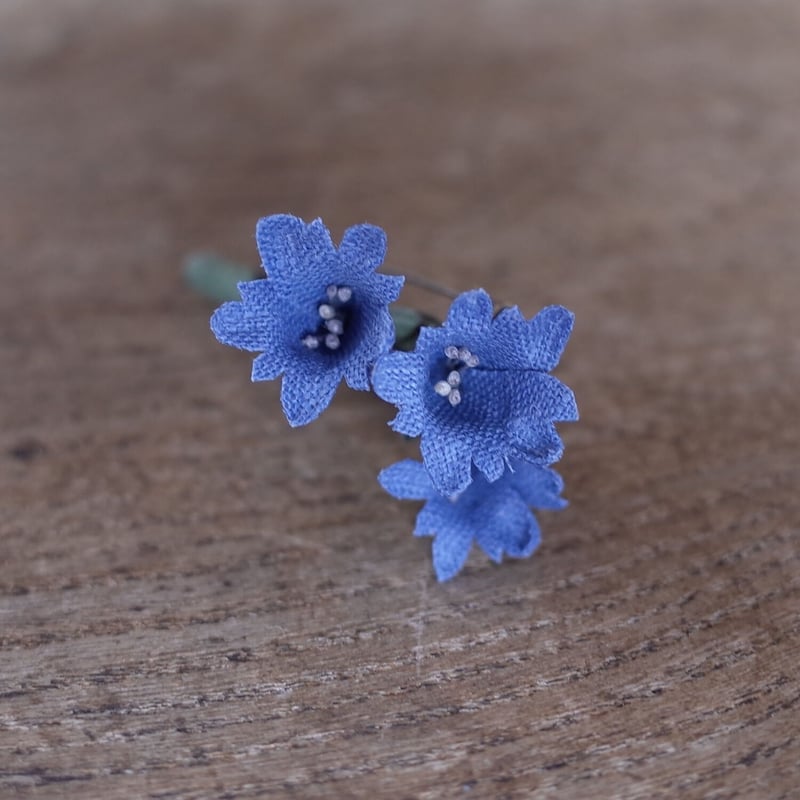村上伊万里 ブローチ ハルリンドウ | moln