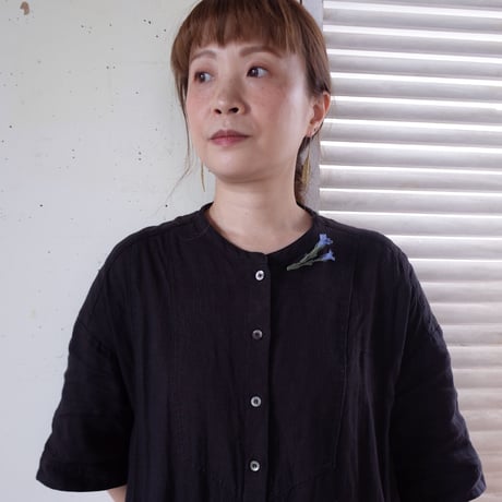 村上伊万里 ブローチ ハルリンドウ