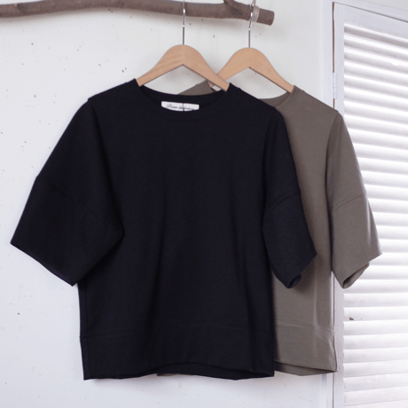 Porter des boutons 立体スリーブプルオーバー（カラー：ブラック）