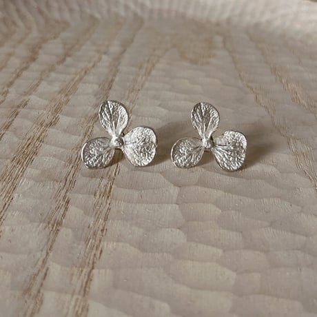 PLANTS ピアス（アジサイ花）両耳