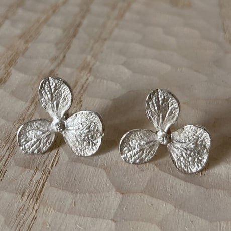 PLANTS ピアス（アジサイ花）両耳