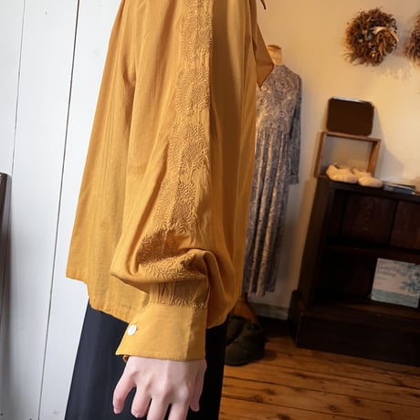 Porter des boutons ワイドカラーブラウス（マンダリン）