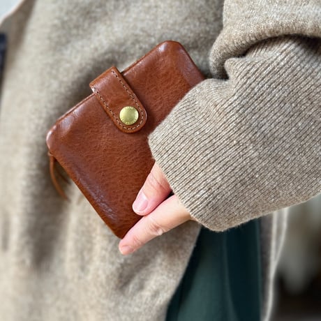 CINQ 二つ折り財布（カラー：キャメル）