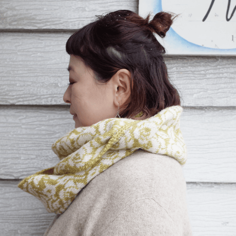 ラトヴィア woolスヌード（ピスタチオフラワー柄）