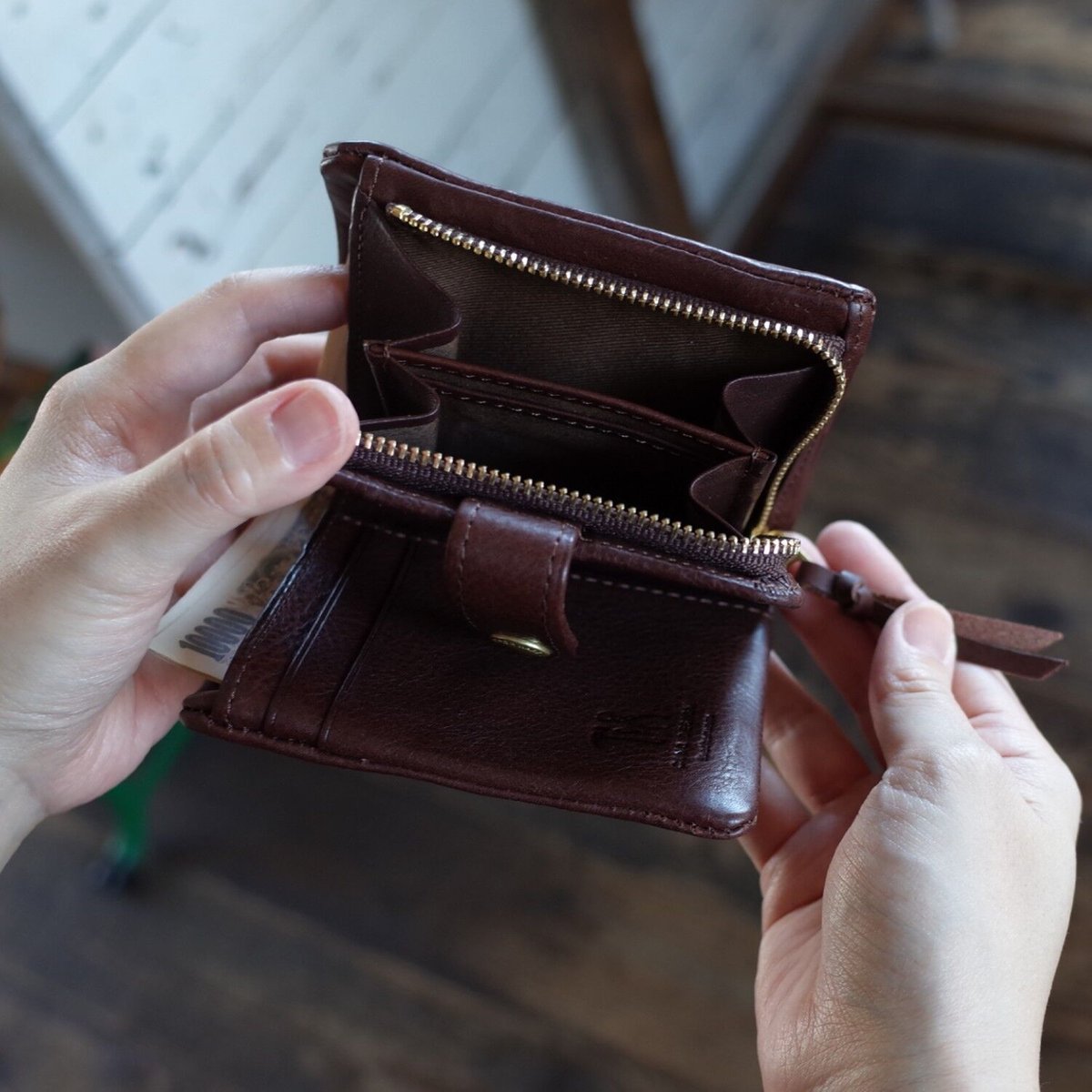 CINQ 二つ折り財布(カラー:ダークブラウン) | moln CINQ 二つ折り財布(カラー:ダークブラウン) | moln