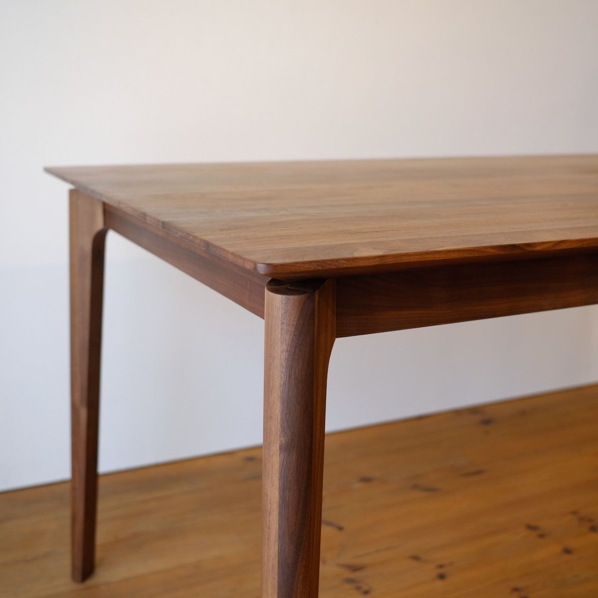無垢材ダイニングテーブル 自然なエッジ エッジ ダイニングテーブル | HARMONIC HOUSE