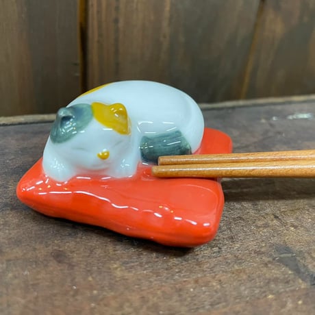 お昼寝箸置き　ミケ