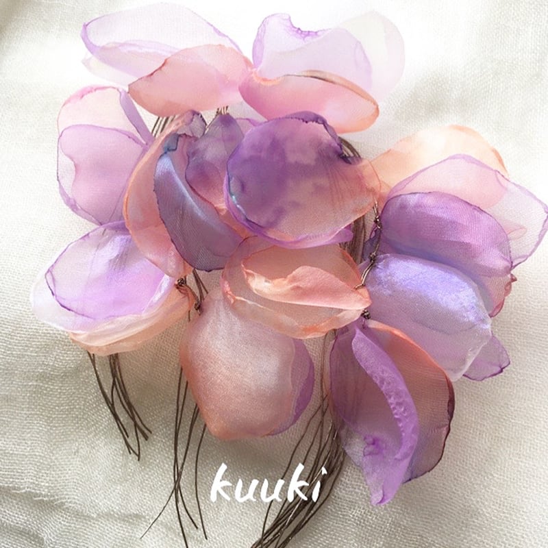 アクセサリー kuu ご予約】カラーセミオーダー＊立体刺繍/鳥の羽根＊翼イヤリング