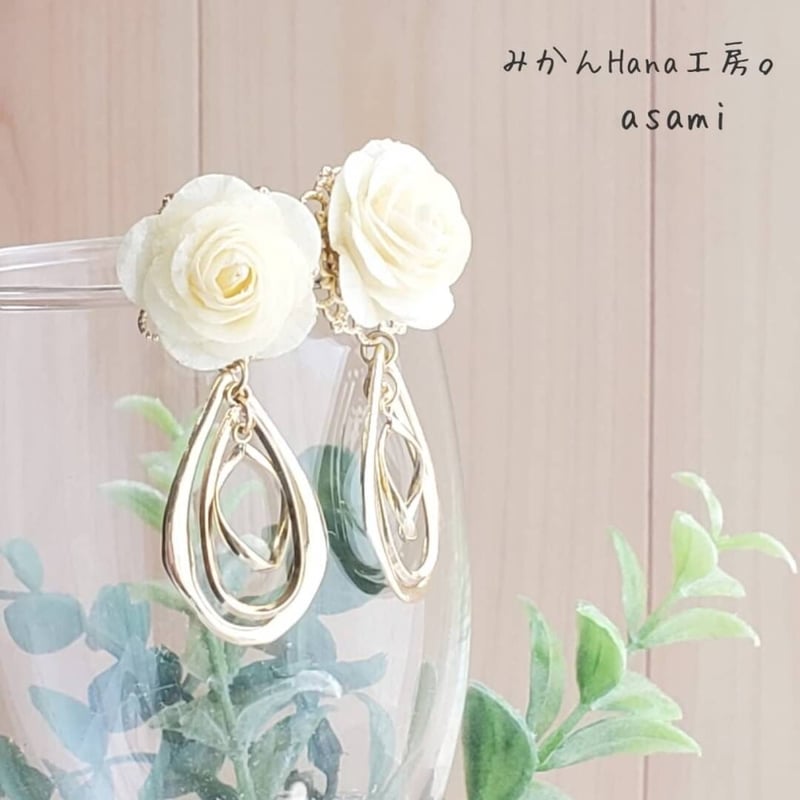 as808】八重の華麗なバラのピアス［チタンポスト、チタンキャッチ使用  