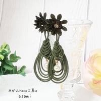 【as801】ガーベラ（クリスピー）のピアス［チタンポスト、チタンキャッチ使用］〔イヤリングへ変更不可〕〈パピエル〉