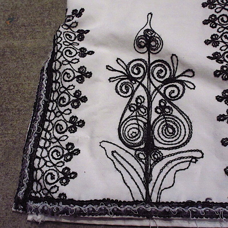 刺繍入り七分袖カフタンワンピース白×黒○230804c4-w-lsdrs 刺繍入り七分袖カフタンワンピース白×黒○230804c4-w-lsdrs