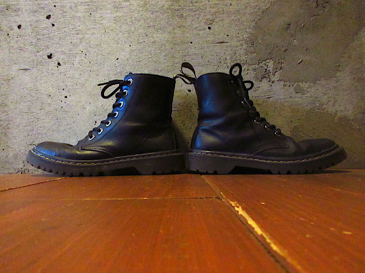 ドクターマーチン　ブーツ　黒　ブラック　23.5 Dr.Martensレディース7ホールブーツ黒size UK 5○250824j3-w-bt-