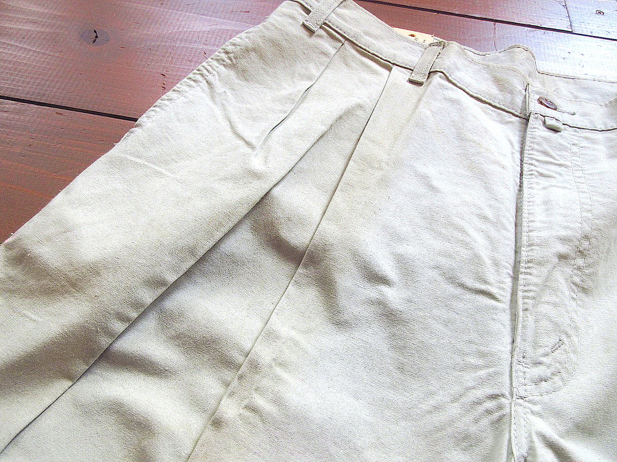 Levi'sチノパン　デッドストック　80's　W32 L32　ツータック Levi'sチノパン デッドストック 80's W32 L32 ツータック - メルカリ