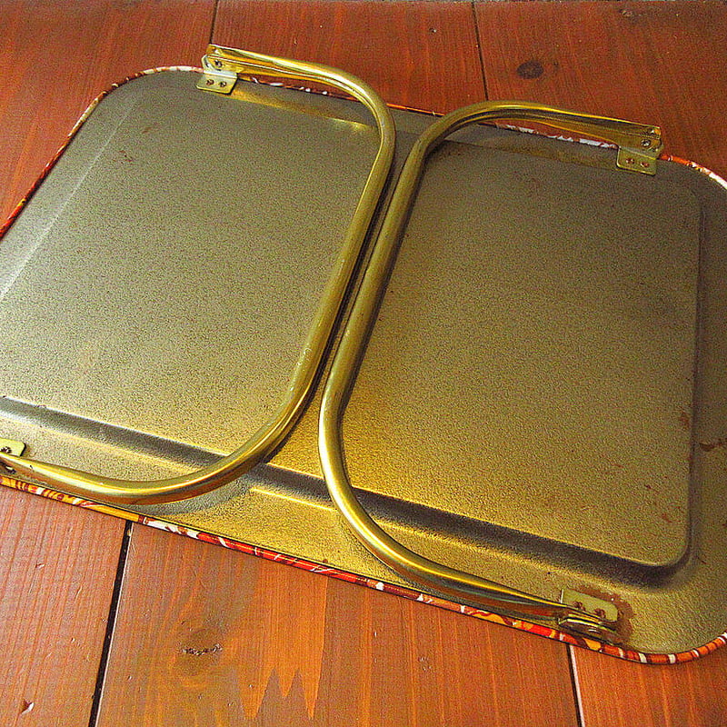 Ｅ１　スヌーピー ブリキのトレイテーブル/折り畳み/鉄製/昭和レトロ SNOOPY スヌーピー 折り畳み テーブル 【昭和レトロ】 - メルカリ