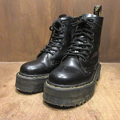 ドクターマーチン | STORES