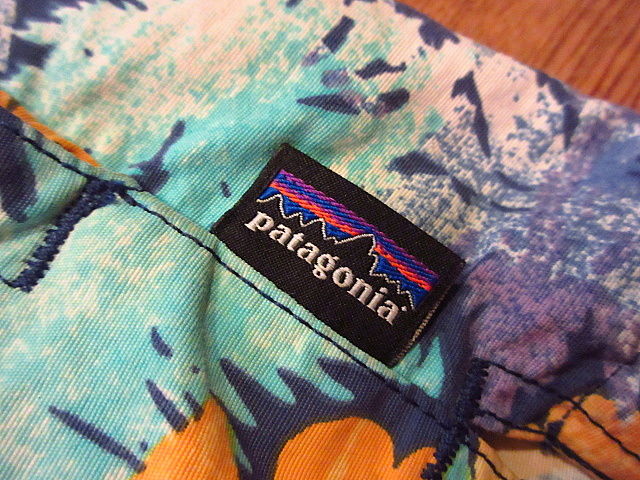 Patagonia○レディース花柄ナイロンバギーズショーツXS